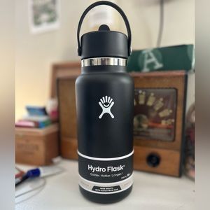 NEVER USED BLACK HYDRO FLASK 🖤 STRAW LID - 32oz/946mL